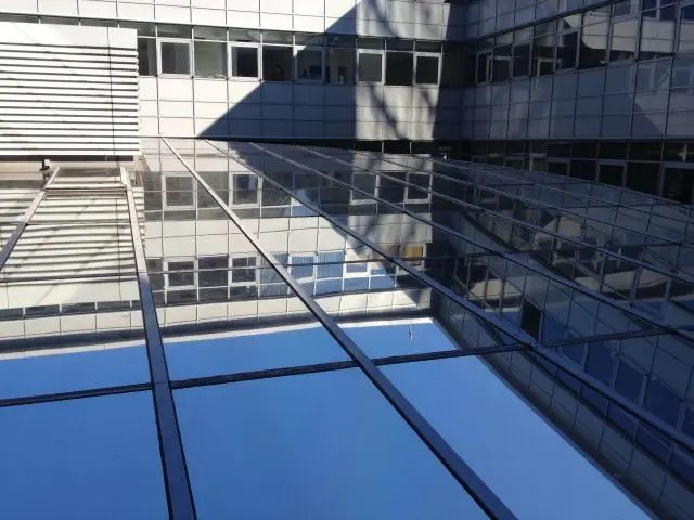 leistung spiegelfolien - Spiegelfolie einseitiger Sichtschutz bei Tage