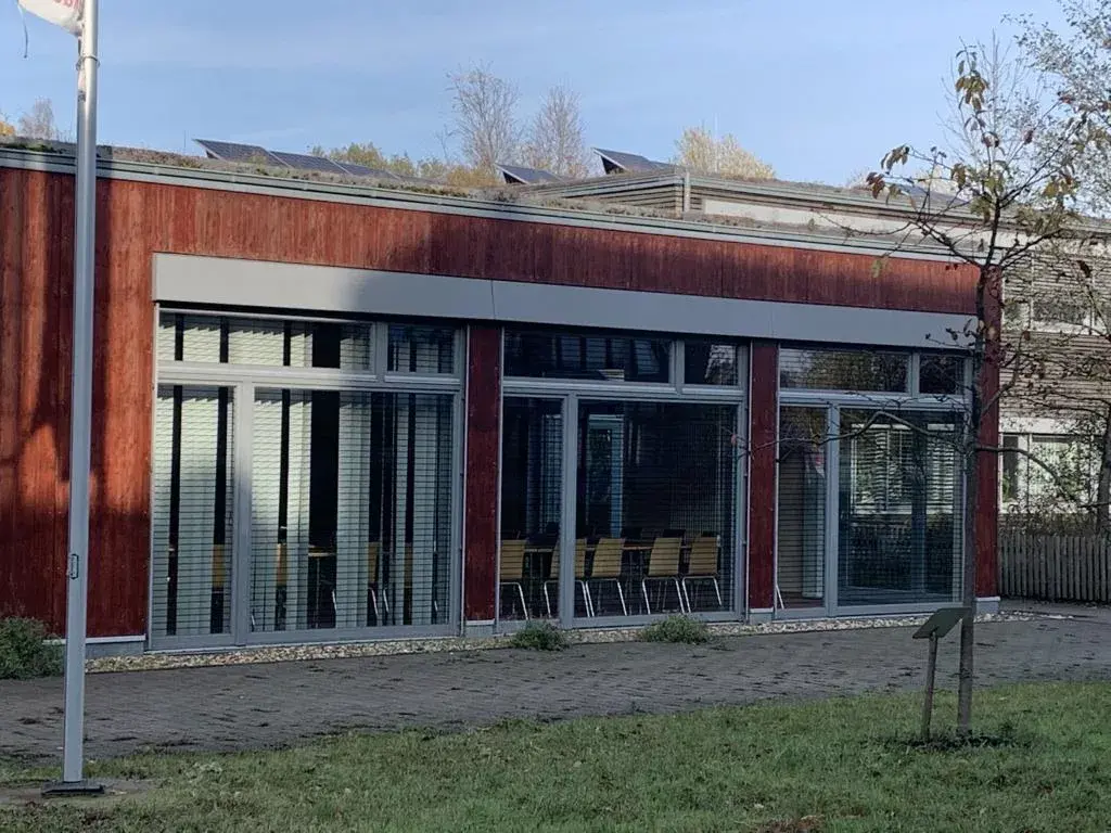 leistung-vogelschutzfolien - Vogelfreundliche Schutzfolien für Fenster und Glasfassaden